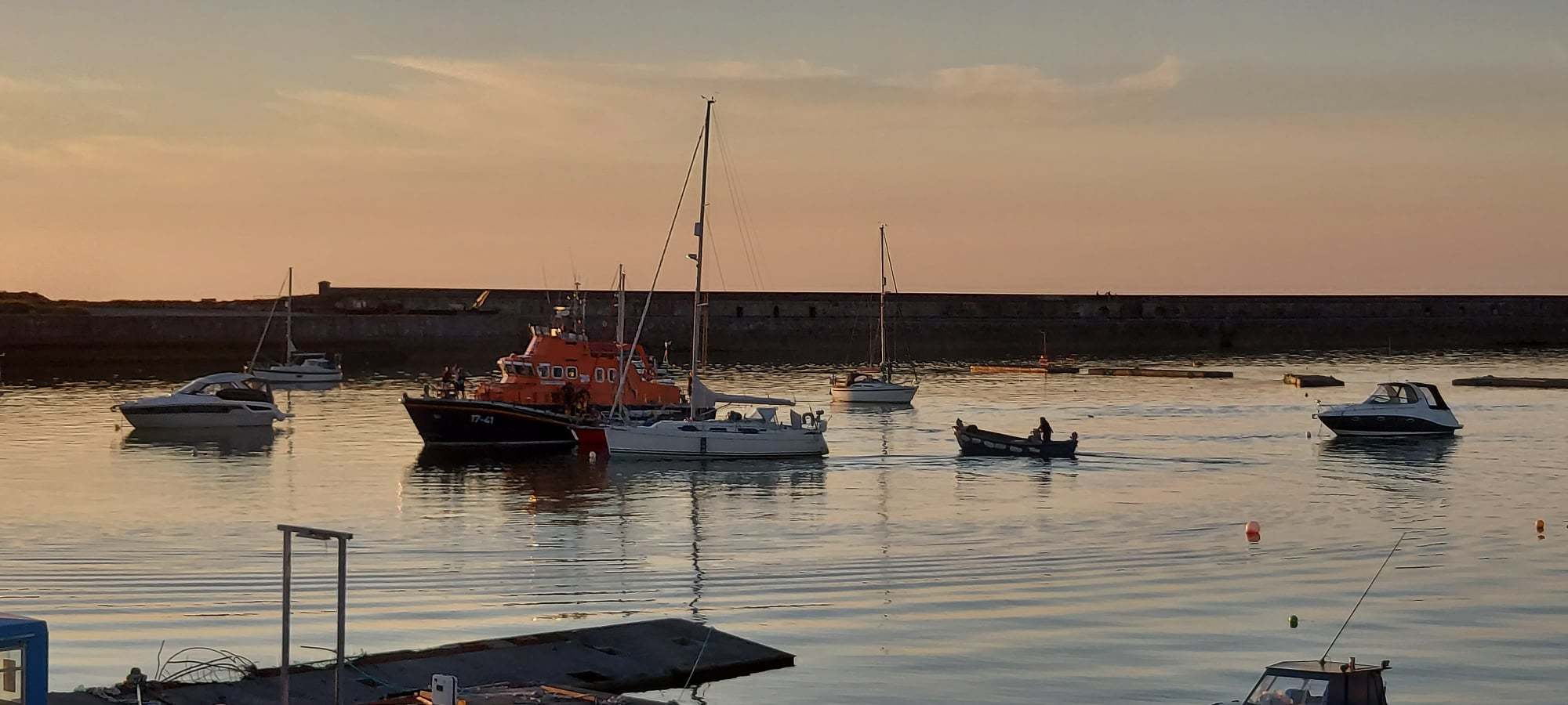 Boat Suffers Complete Power Failure Paddle Boarders Rescued And Engine Failure For Yacht North Wales Chronicle